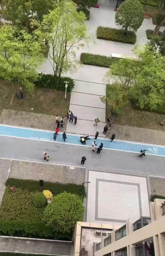 星欧娱乐官方：男子遭前女友亲友殴打，持刀反抗被压制致死，被告人一审获刑8年，检方提出抗诉